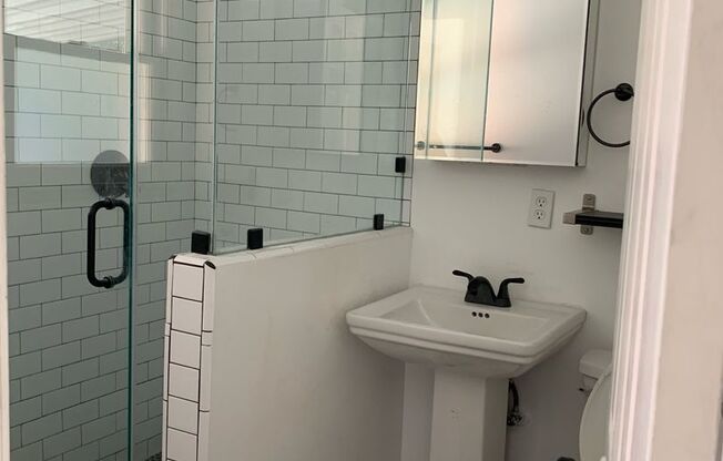 Available NOW for Lease! 3BR/2BA Located in the heart of North Hills