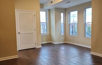 1 bed, 1 bath, 700 sqft, $925, Unit 2219 Maryland Ave - 1