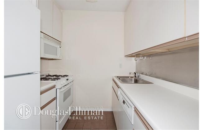 1 bed, 1 bath, 753 sqft, $4,500, Unit 15B