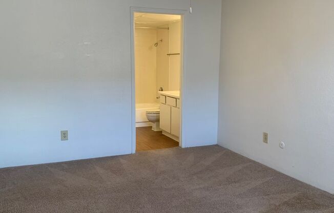 2 beds, 2 baths, 1,003 sqft, $1,050, Unit 1802