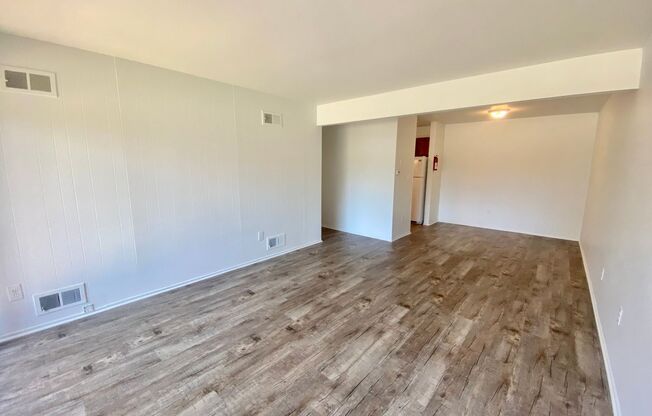 2 beds, 1 bath, 950 sqft, $1,295, Unit #100