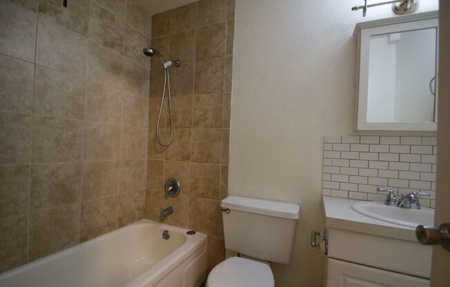 2 beds, 1 bath, $1,695, Unit 2