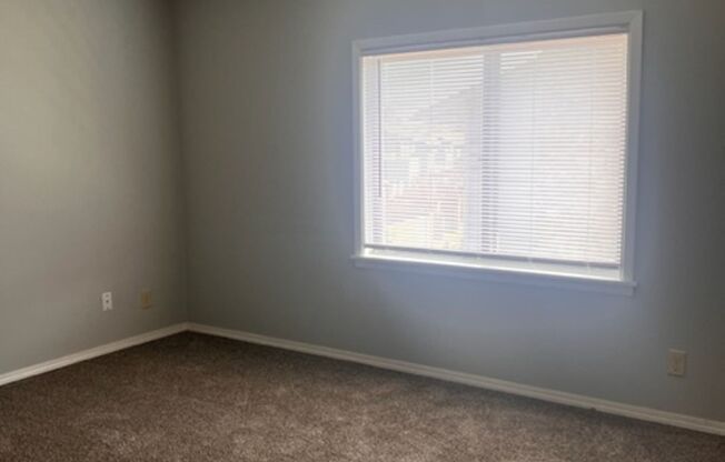 2 beds, 1.5 baths, 1,698 sqft, $1,275, Unit 1303