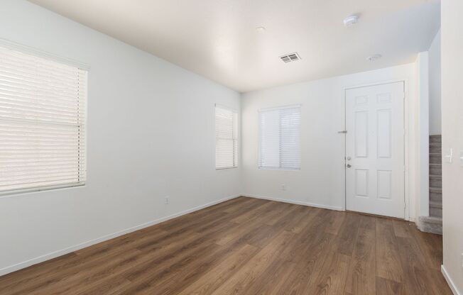 $100 discount for two year lease on SW home with large backyard with easy access to the 215 freeway.