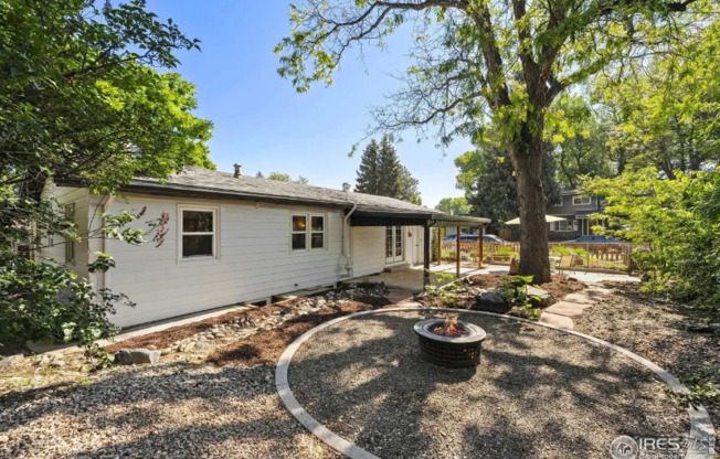 1601 COLLINS CT