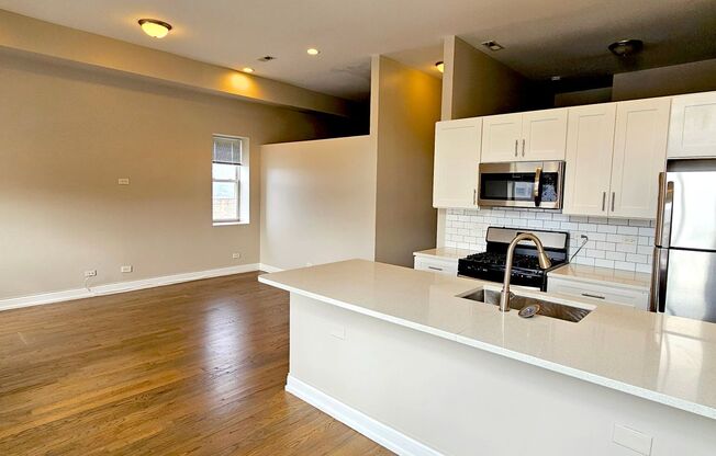 2 beds, 1 bath, 1,000 sqft, $1,625, Unit 2622 W. Cermak - Unit 3F