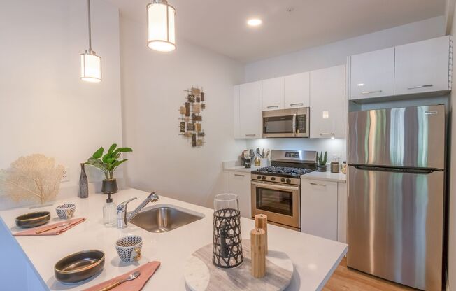 2 beds, 2 baths, 931 sqft, $3,000, Unit 44-301