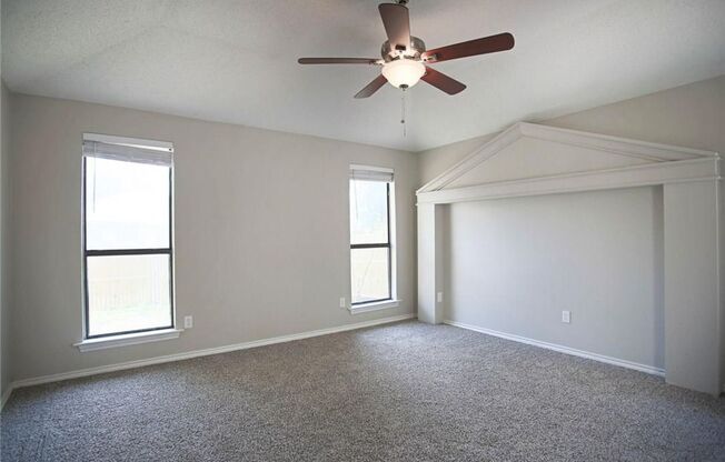 Spacious 3 Bedroom House in Carrollton!