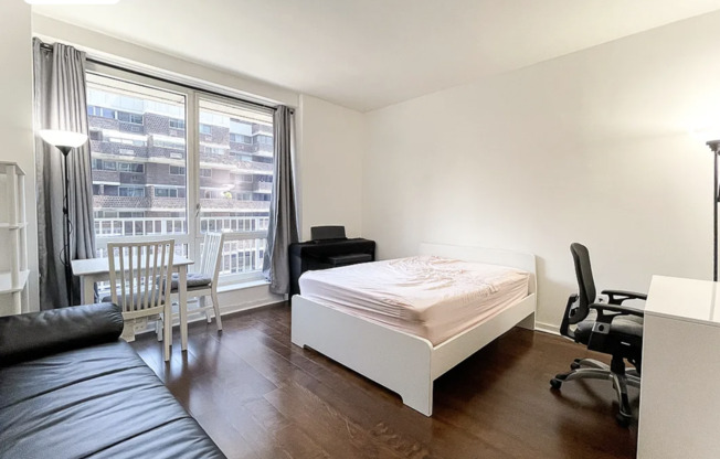 Studio, 1 bath, 430 sqft, $3,950, Unit 7J