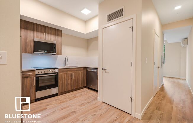 Studio, 1 bath, 389 sqft, $1,300, Unit 407