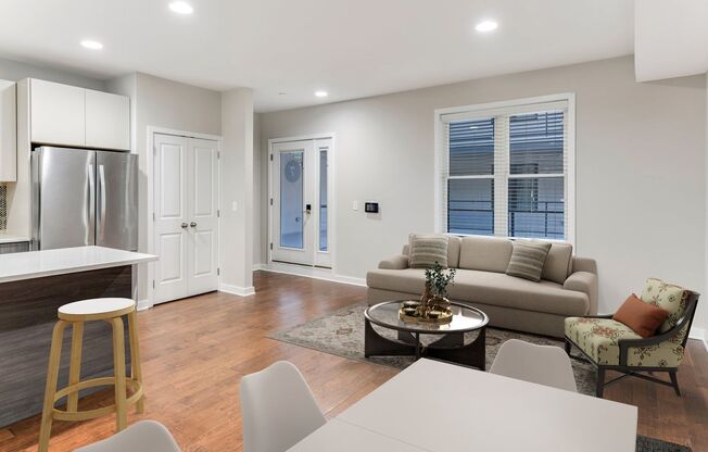 2 beds, 1 bath, 802 sqft, $1,795, Unit Unit 7