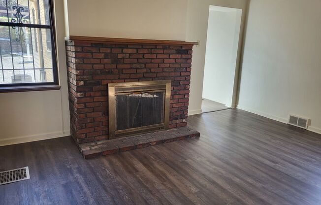 4 bedroom 2 bath in Mt Washington! Available now!