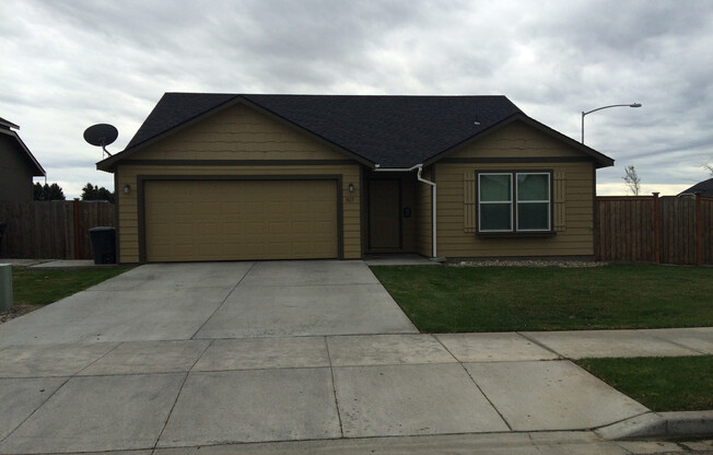 Cute 3 bedroom, 2 bathroom!!
