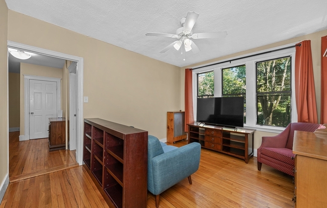 7 Lothian Rd # A