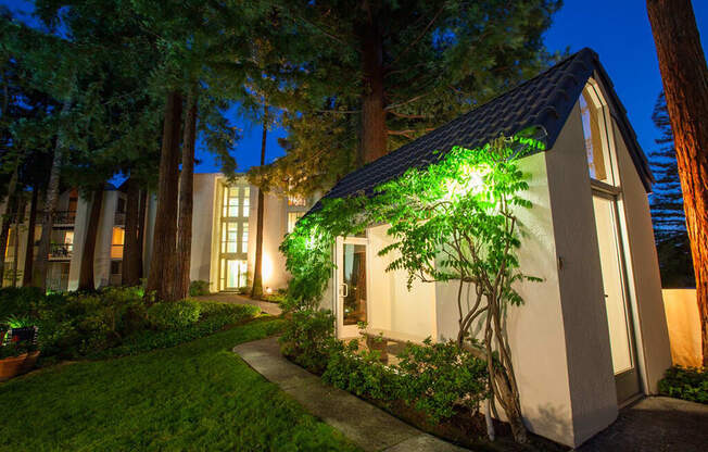 Courtyard With Green Space at Castlewood, Walnut Creek, California