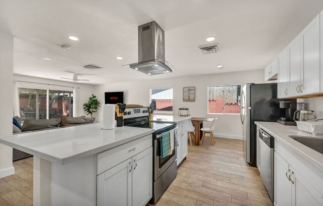 Spacious Furnished 5 Bed / 2 Bath Single Family Home with Private Pool in Las Vegas