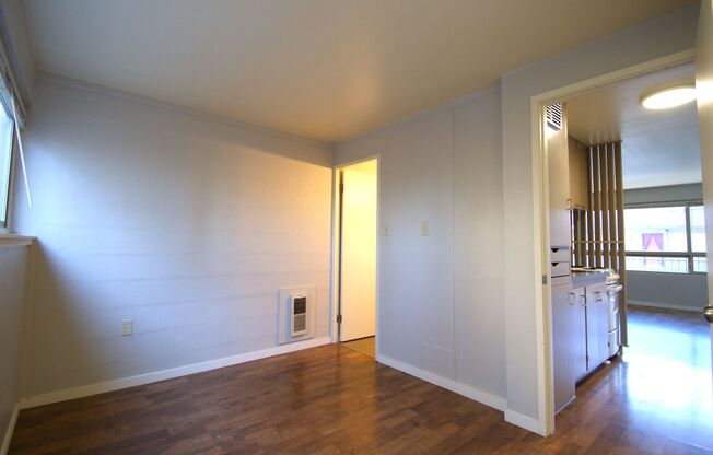 1 bed, 1 bath, 393 sqft, $1,195, Unit 215