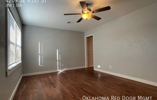 2 beds, 1 bath, 736 sqft, $975