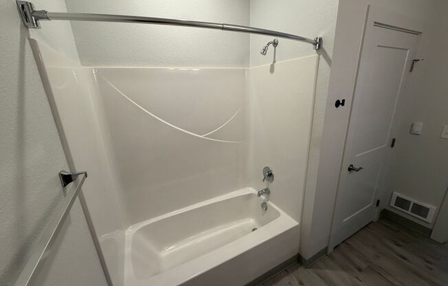 2 beds, 1 bath, 988 sqft, $1,545, Unit 101B