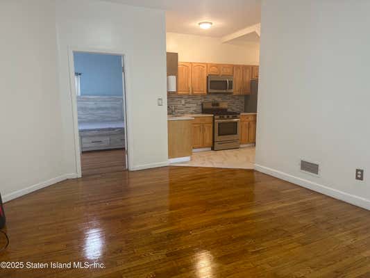 142 YORK AVE