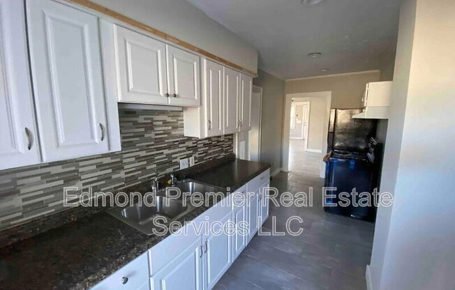 1003 NE 17 ST