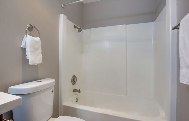 2 beds, 2 baths, 1,000 sqft, $2,595, Unit 23