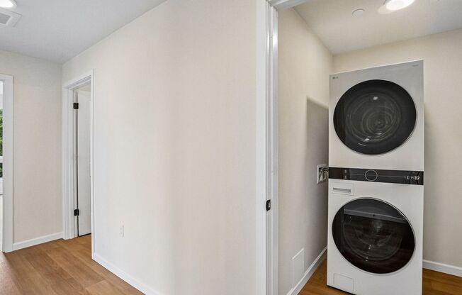 2 beds, 2 baths, 938 sqft, $2,325, Unit 202