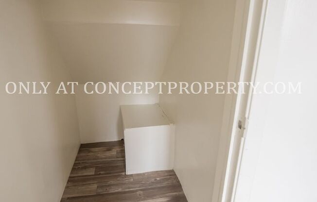 2 beds, 1.5 baths, 1,040 sqft, $1,299, Unit 19