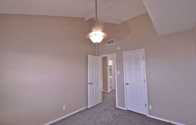 3 beds, 2.5 baths, $1,915
