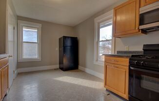 2 beds, 1 bath, 750 sqft, $795, Unit upper