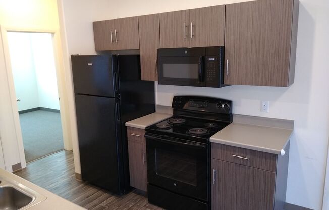 2 beds, 1 bath, 870 sqft, $1,225, Unit 16