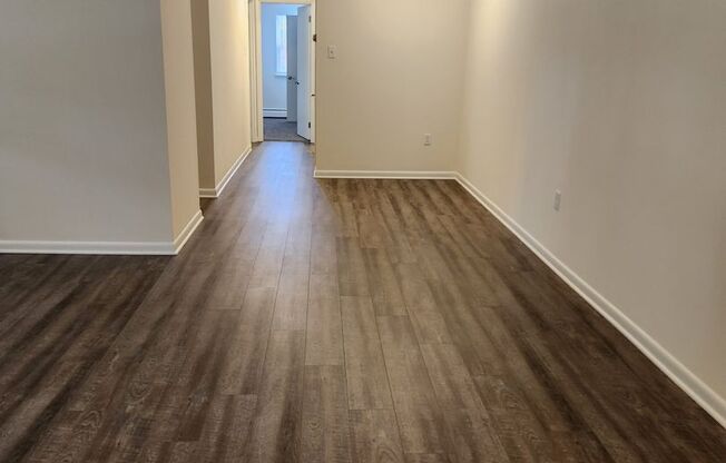 2 beds, 1 bath, 878 sqft, $1,305, Unit WY19005