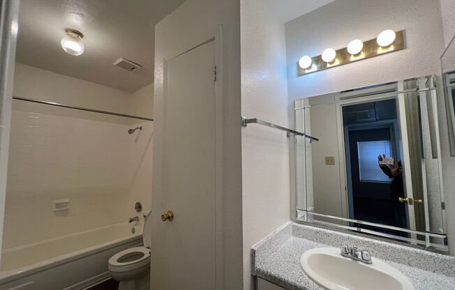 1 bed, 1 bath, 660 sqft, $1,040, Unit 113