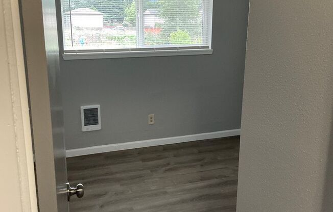 1 bed, 1 bath, 500 sqft, $1,100, Unit 41-B