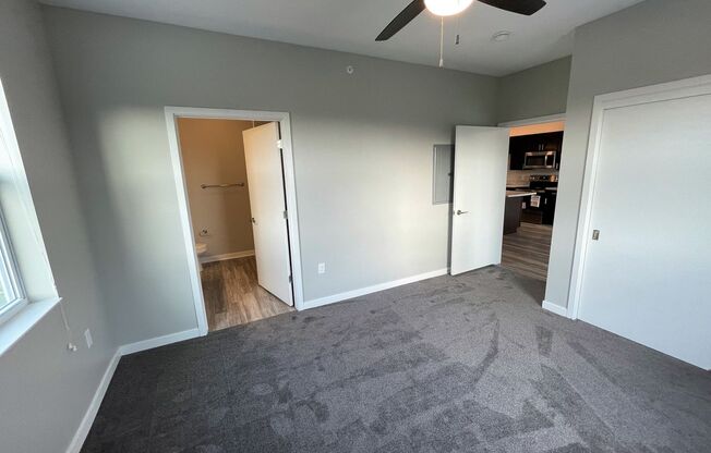 2 beds, 2 baths, 956 sqft, $1,595, Unit 524