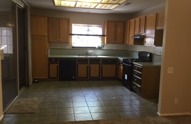 3 beds, 2 baths, $2,795