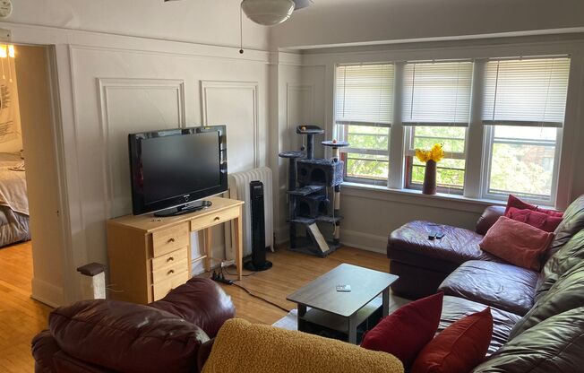 2 beds, 1 bath, 1,100 sqft, $1,295, Unit 18