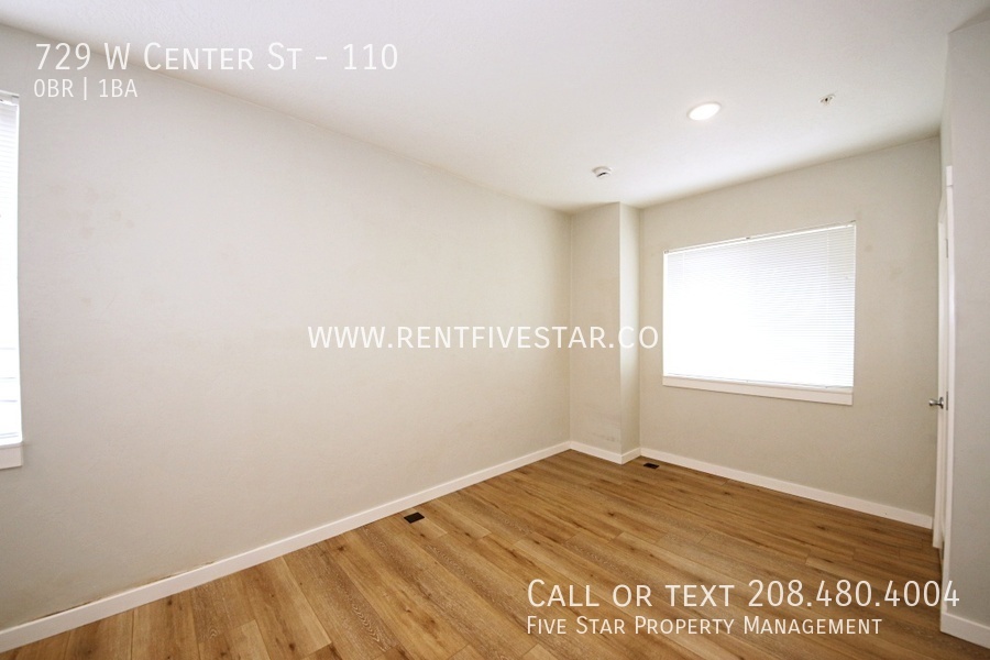 729 W CTR