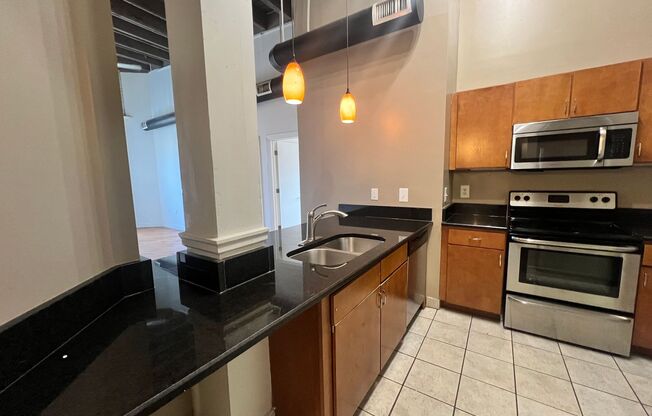 2 beds, 1 bath, 845 sqft, $1,300, Unit 2D