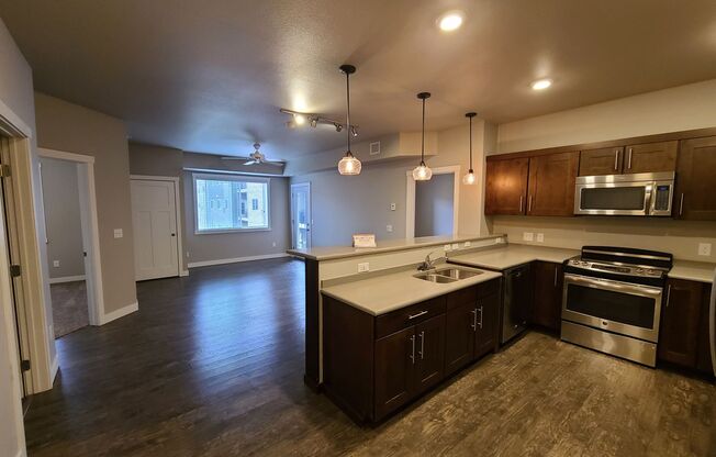 2 beds, 2 baths, $1,550, Unit 216