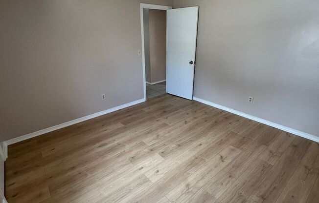 Carrollton City Apartment Available Now!