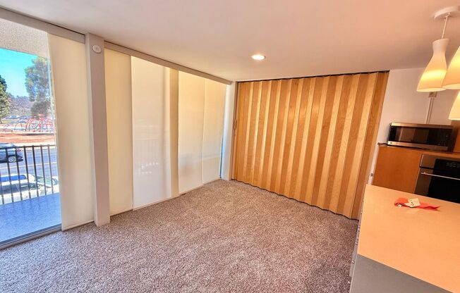 Mid-Century Modern Condo with Views of Balboa Park - 2 Bed x 2 Bath with Parking