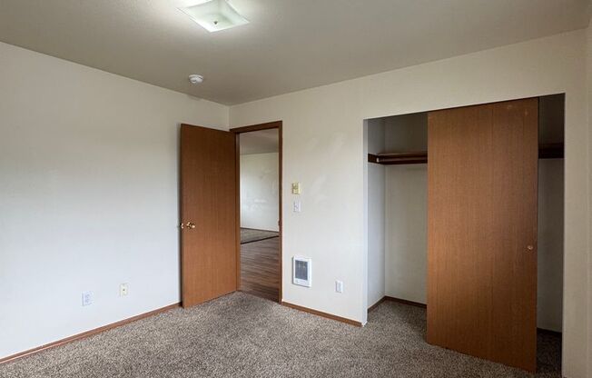 2 beds, 1 bath, $1,198, Unit 115