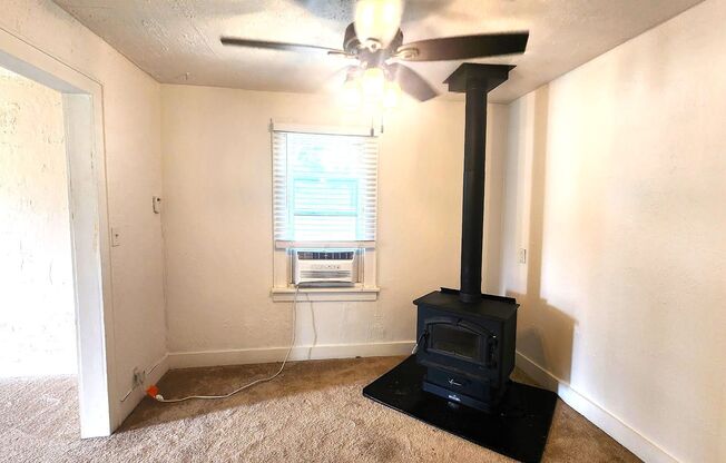 2 beds, 1 bath, $900