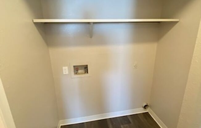2 beds, 2 baths, 856 sqft, $869, Unit 2827-1806