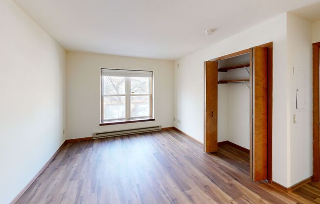 2 beds, 2 baths, 950 sqft, $1,795, Unit 7670CA