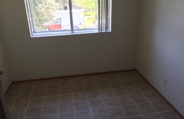 2 beds, 1 bath, 803 sqft, $1,025