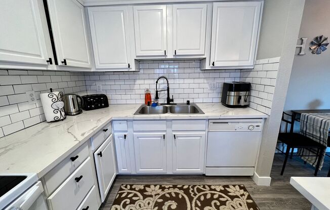 MOVE-IN SPECIAL! RENOVATED AND FURNISHED 2BD/2BA CONDO IN BELLA VITA