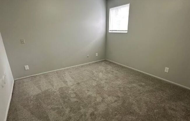2 beds, 1 bath, 864 sqft, $1,195, Unit Unit 13