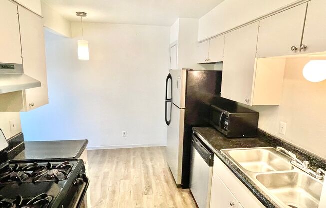 Two-story 1/1.5 Apt in Northeast Austin - Windsor Park